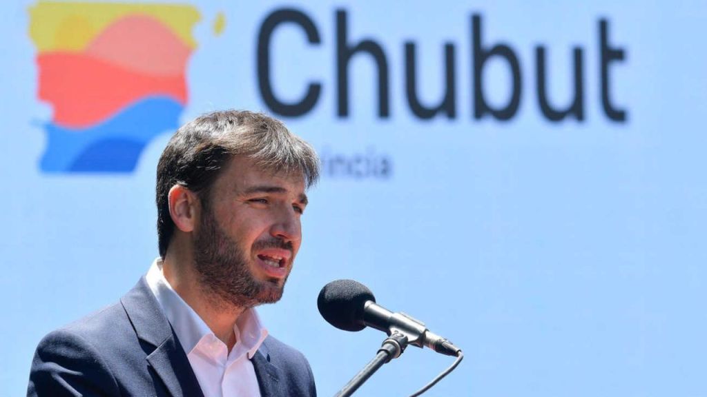 Chubut: Ignacio Torres firmó convenios para la promoción industrial y&nbsp;turística