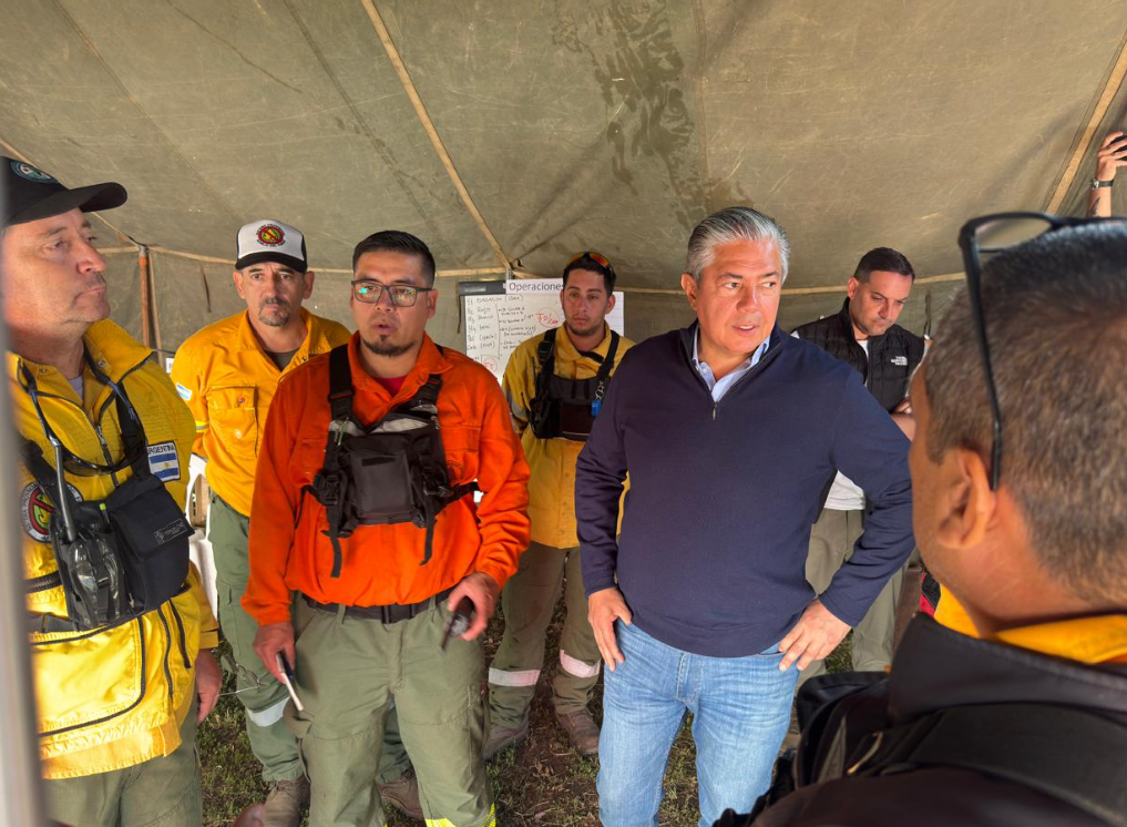 Campamento Valle Magdalena: Más de 180 brigadistas combaten el&nbsp;fuego