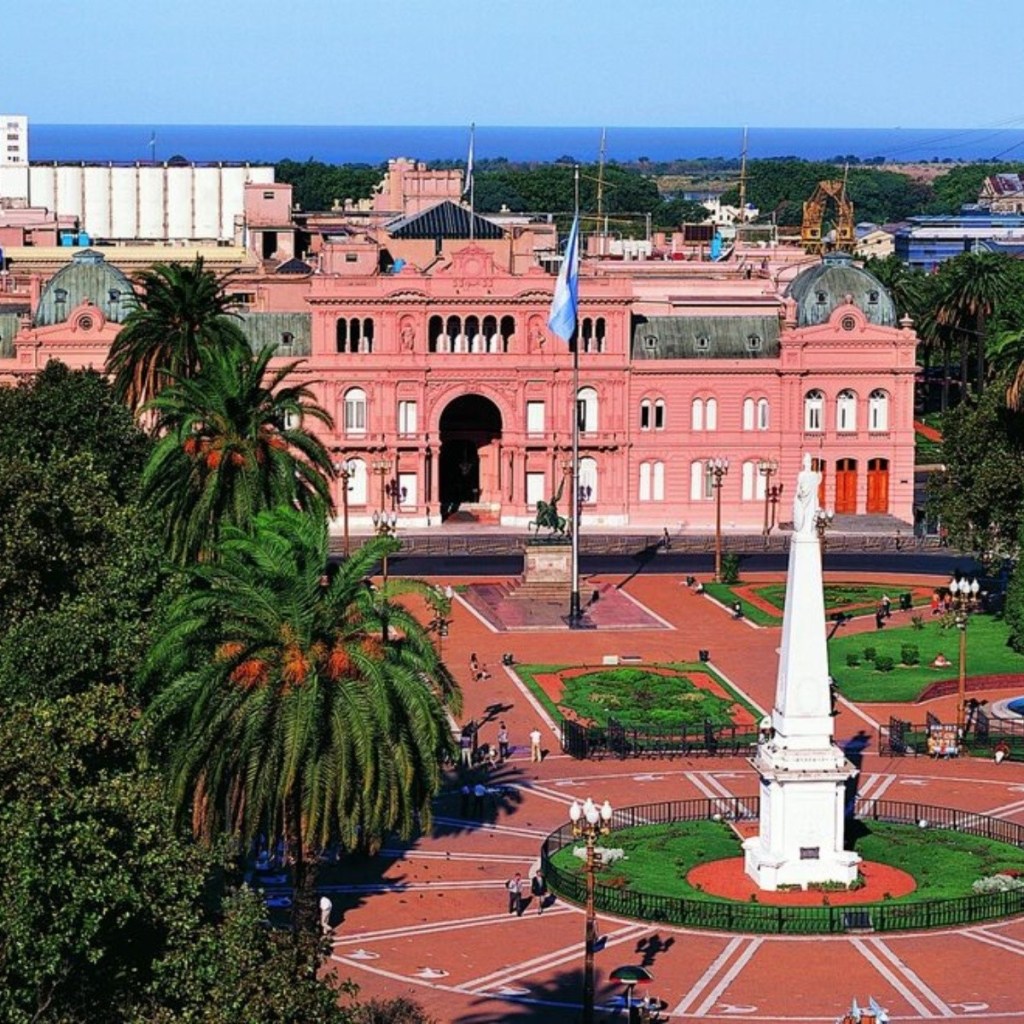 Mientras Neuquén enfrenta fuertes recortes, el Gobierno Nacional aumenta los fondos para CABA 