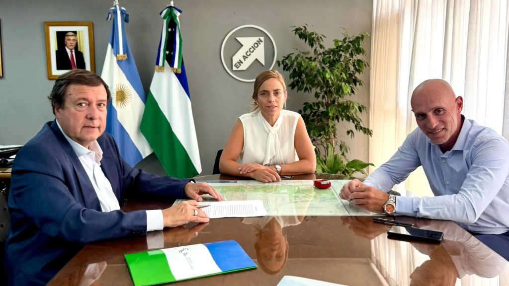 El ministro de Weretilneck que firmó un convenio para garantizar el transporte público en Rio&nbsp;Negro