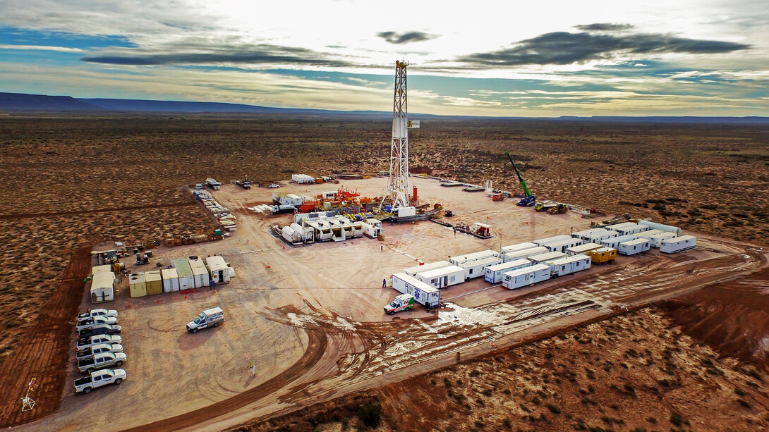 Crisis del petróleo: Neuquén resiste, Río Negro se ajusta