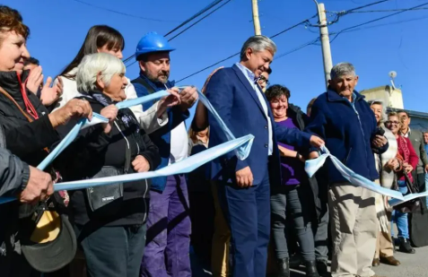 Rolo Figueroa inauguró más cuadras de asfalto en Senillosa y anunció la mayor inversión vial en la historia de la&nbsp;ciudad