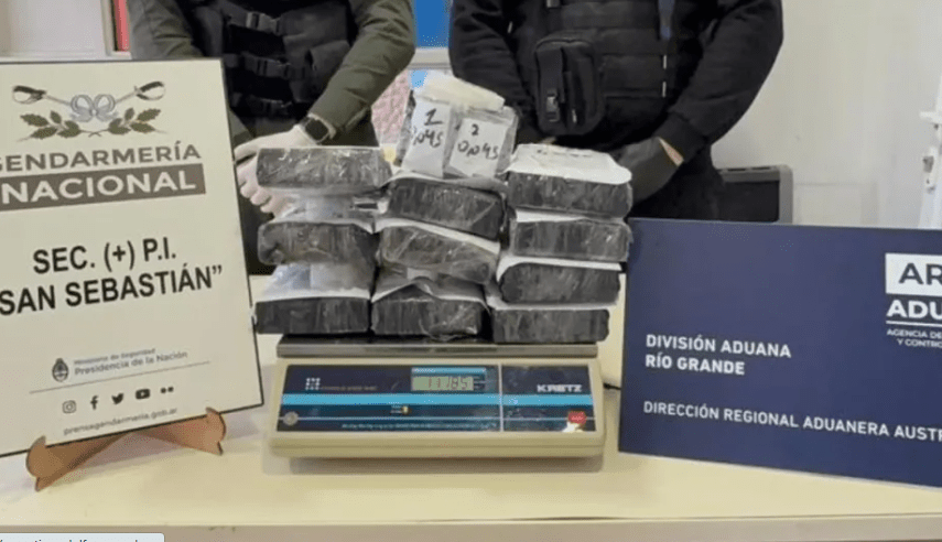 Detienen a un camionero por contrabandear cocaína y pastillas&nbsp;opioides