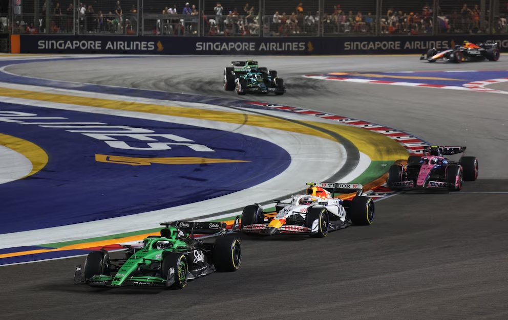 Franco Colapinto avanza en Singapur y ya marcha 15° en una carrera&nbsp;estratégica