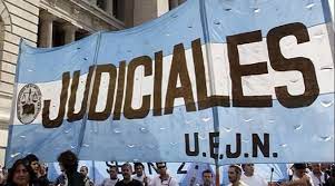 Judiciales fueguinos se suman al paro nacional en defensa de mejoras&nbsp;salariales