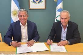 A través del modelo neuquino, Rolo Figueroa fortalece las oportunidades educativas con la renovación de las becas Gregorio&nbsp;Álvarez