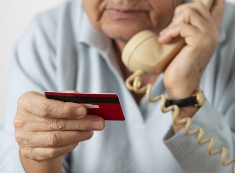 Chubut emite alerta por una nueva estafa virtual dirigida a adultos&nbsp;mayores