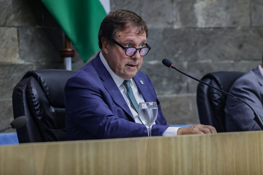 Weretilneck anunció que el 90% de los trabajadores del VMOS son&nbsp;rionegrinos.