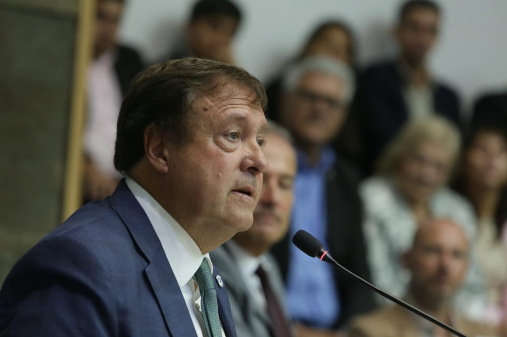 Weretilneck marca el rumbo del desarrollo provincial con Río Negro Bilingüe y apuesta a la formación para el futuro&nbsp;productivo