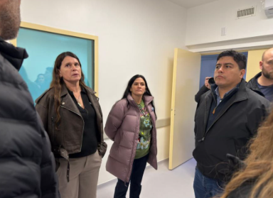 «Hay 56 obras en marcha en toda Santa Cruz»: Claudio Vidal recorrió obras y mantuvo encuentros con vecinos y trabajadores en Puerto Santa Cruz