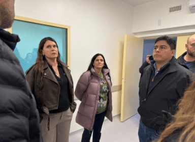 «Hay 56 obras en marcha en toda Santa Cruz»: Claudio Vidal recorrió obras y mantuvo encuentros con vecinos y trabajadores en Puerto Santa&nbsp;Cruz
