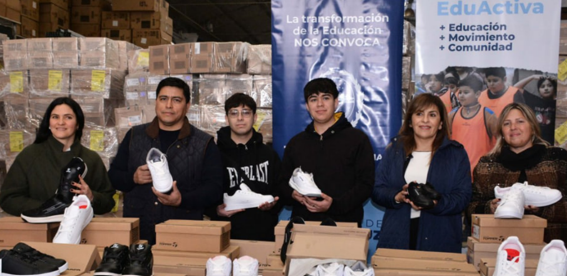 Vidal impulsó una donación de zapatillas para estudiantes: «Tres años no alcanzan para reparar décadas, pero sí para cambiar el rumbo»