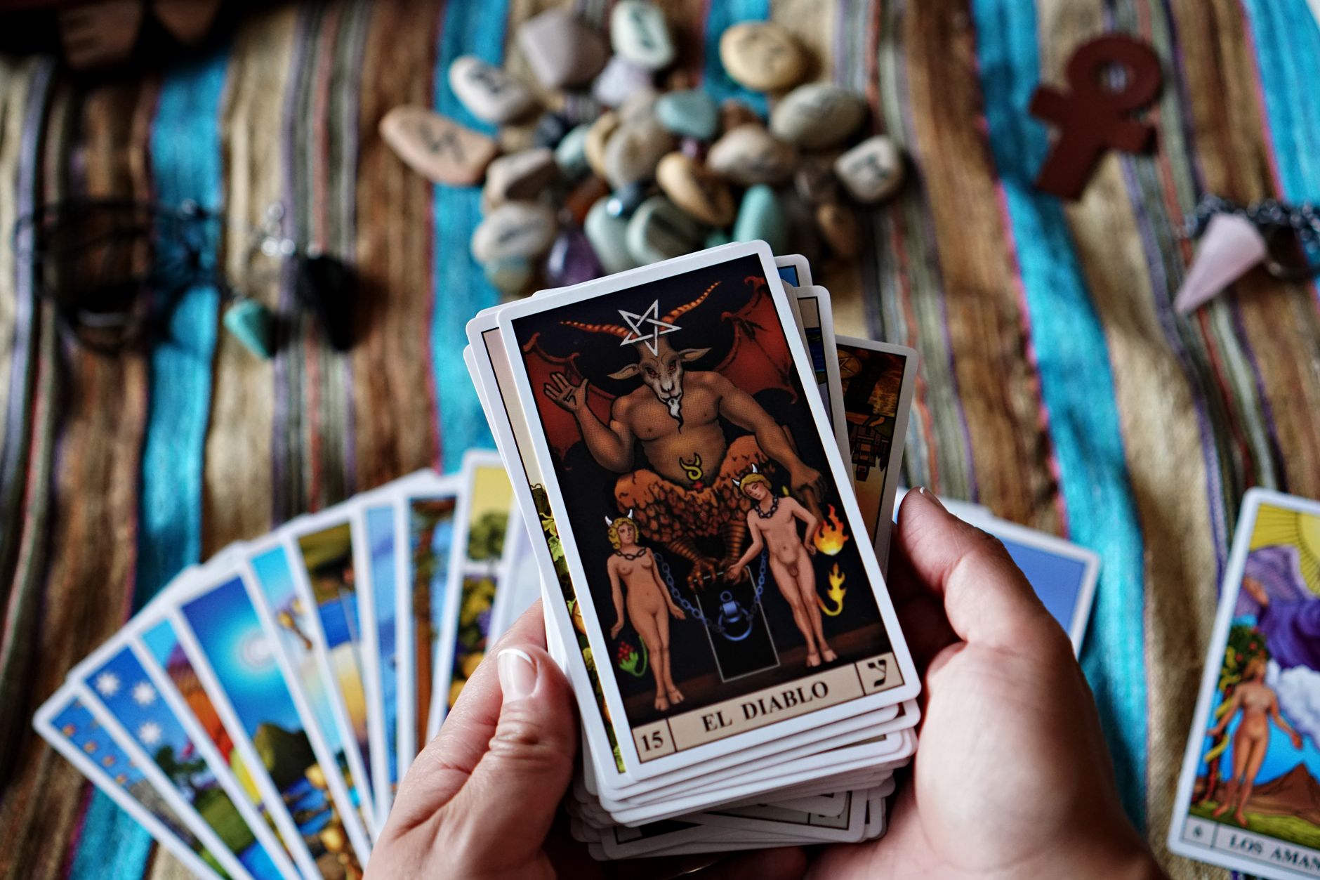 Qué le dice el tarot a tu signo este sábado: La Fuerza marca la energía del día
